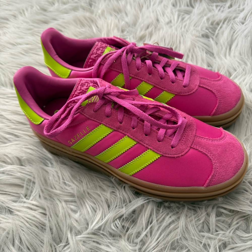ADIDAS Gazelle Bold Shoes Semi Lucid Fuchsia Solar Slime Gold Metallic 8.5 NWT - Picture 2 of 13